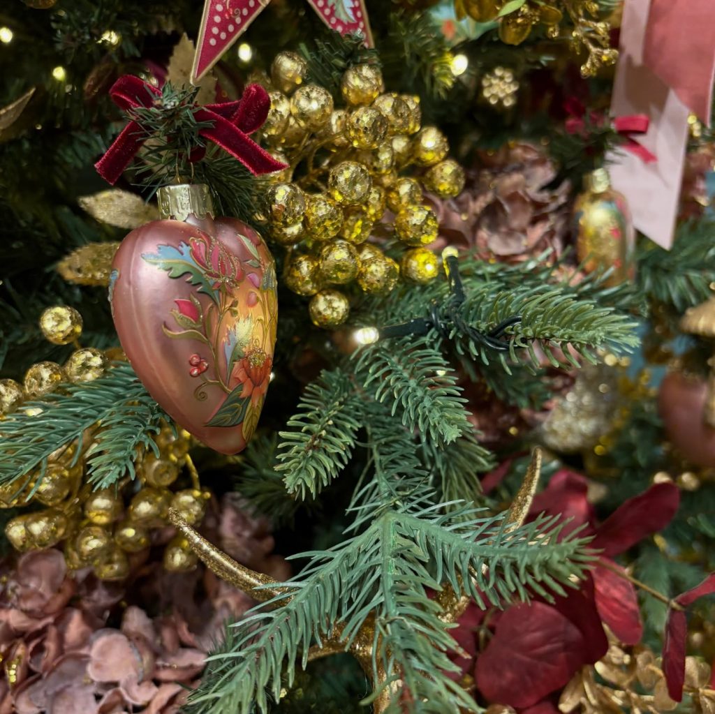 Instagram post from thegoodhomegifts. This post is in position 2.